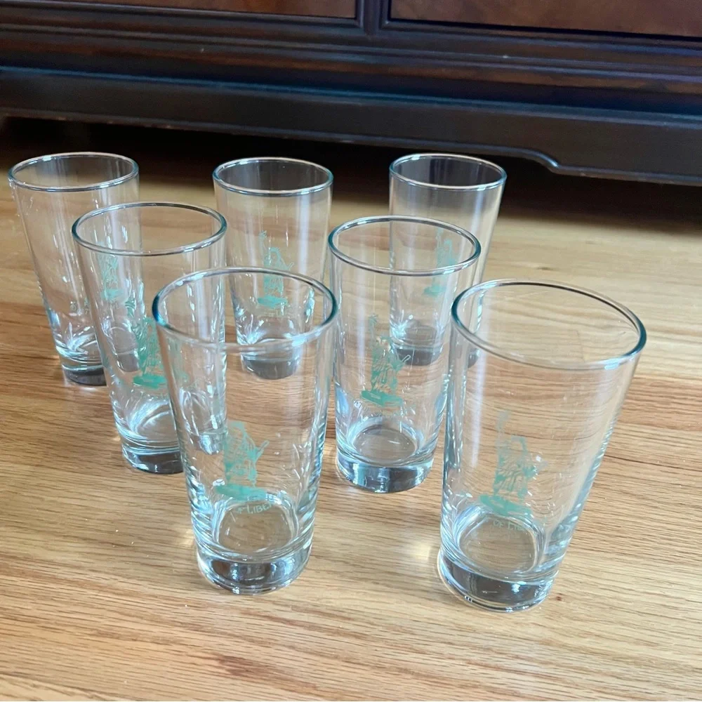 Set of Statue of Liberty glasses 7 in all and beautiful condition clear …